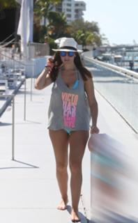 Imogen Thomas feet photo thumbnail