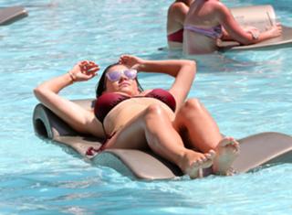 Imogen Thomas feet photo thumbnail