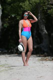 Imogen Thomas feet photo thumbnail