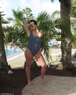 Imogen Thomas feet photo thumbnail