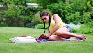 Imogen Thomas feet photo thumbnail