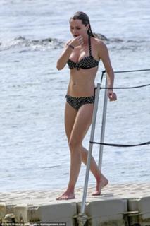 Imogen Waterhouse feet photo 17