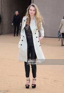 Imogen Waterhouse feet photo 4