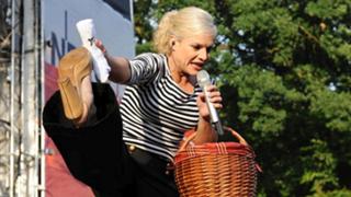 Ina Müller feet photo thumbnail