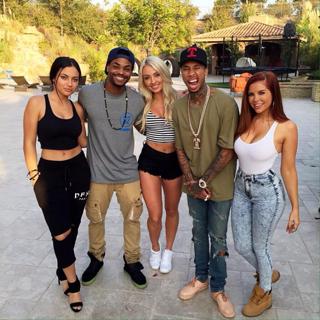 Inanna Sarkis feet photo thumbnail