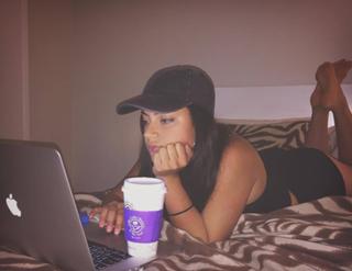 Inanna Sarkis feet photo thumbnail