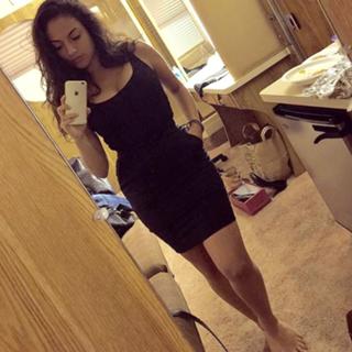 Inanna Sarkis feet photo thumbnail