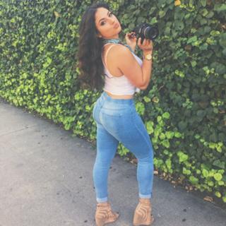 Inanna Sarkis feet photo thumbnail