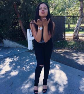 Inanna Sarkis feet photo thumbnail