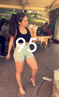 Inanna Sarkis feet photo thumbnail