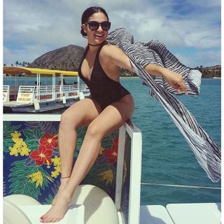 Inanna Sarkis feet photo thumbnail