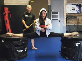 Inanna Sarkis feet photo thumbnail