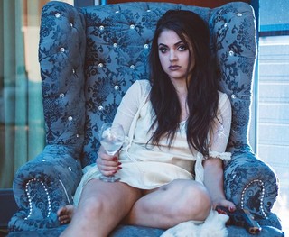 Inanna Sarkis feet photo thumbnail