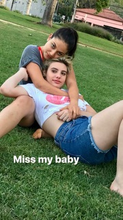 Inanna Sarkis feet photo thumbnail