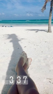 Inanna Sarkis feet photo thumbnail