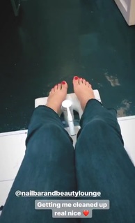 Inanna Sarkis feet photo thumbnail