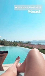 Inanna Sarkis feet photo thumbnail