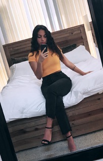 Inanna Sarkis feet photo thumbnail