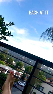 Inanna Sarkis feet photo thumbnail