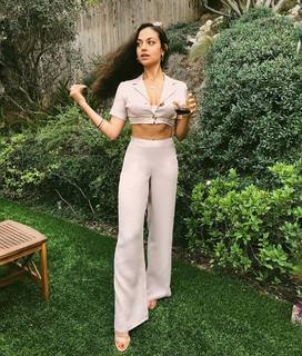 Inanna Sarkis feet photo thumbnail