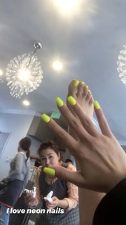 Inanna Sarkis feet photo thumbnail