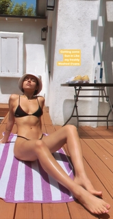 Inanna Sarkis feet photo thumbnail