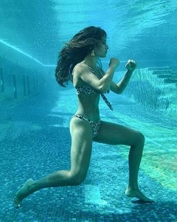 Inanna Sarkis feet photo thumbnail