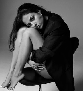 Inanna Sarkis feet photo thumbnail