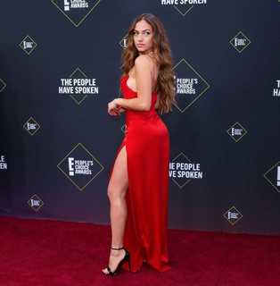 Inanna Sarkis feet photo thumbnail