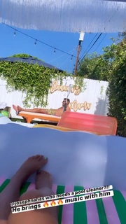 Inanna Sarkis feet photo thumbnail