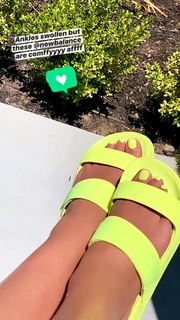 Inanna Sarkis feet photo thumbnail