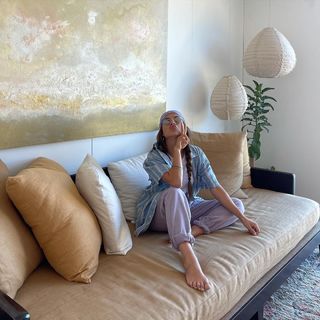 Inanna Sarkis feet photo thumbnail