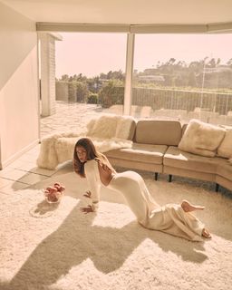 Inanna Sarkis feet photo thumbnail