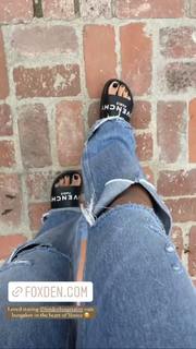 Inanna Sarkis feet photo thumbnail
