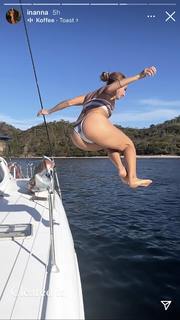 Inanna Sarkis feet photo thumbnail