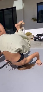 Inanna Sarkis feet photo thumbnail