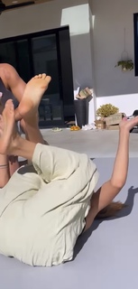 Inanna Sarkis feet photo thumbnail