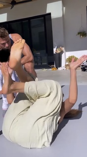 Inanna Sarkis feet photo thumbnail