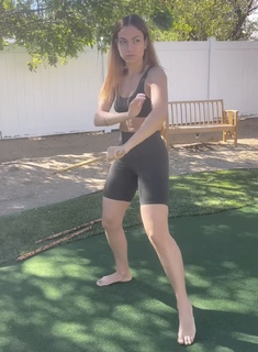 Inanna Sarkis feet photo thumbnail