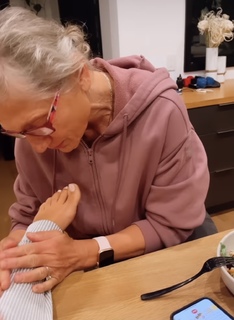 Inanna Sarkis feet photo thumbnail