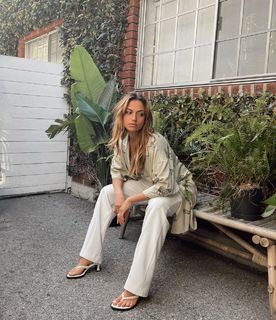 Inanna Sarkis feet photo thumbnail