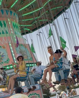 Inanna Sarkis feet photo thumbnail