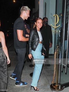 Inanna Sarkis feet photo thumbnail