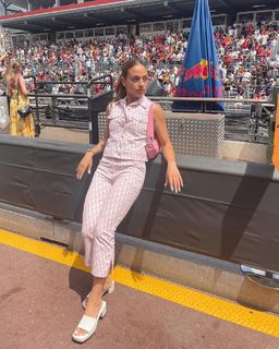 Inanna Sarkis feet photo thumbnail