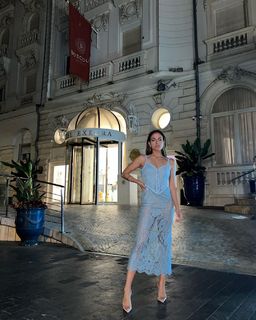 Inanna Sarkis feet photo thumbnail