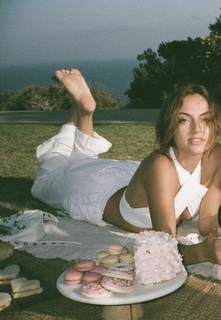 Inanna Sarkis feet photo thumbnail