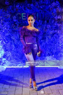 Inanna Sarkis feet photo thumbnail