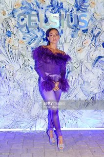 Inanna Sarkis feet photo thumbnail