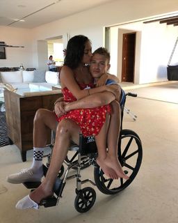 Inanna Sarkis feet photo thumbnail