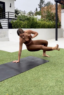 Inanna Sarkis feet photo thumbnail